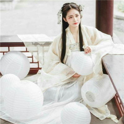 黑白伤感女生动漫头像图片