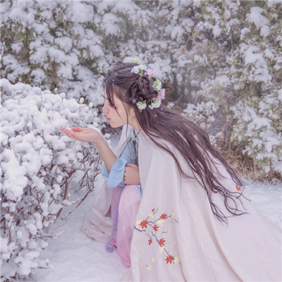 黑白伤感女生动漫头像