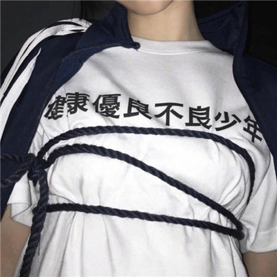 冬天女生头像唯美图片图片