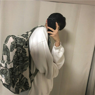 2018孤独颓废一个人的有些男生喜欢用女生的头像图片