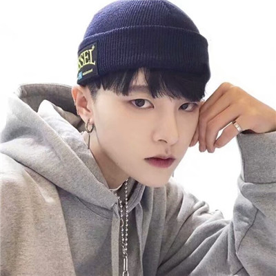 2018孤独颓废一个人的有些男生喜欢用女生的头像图片