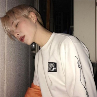 2018孤独颓废一个人的有些男生喜欢用女生的头像图片