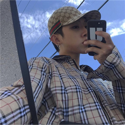2018孤独颓废一个人的有些男生喜欢用女生的头像图片