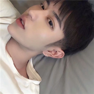 2018孤独颓废一个人的有些男生喜欢用女生的头像图片