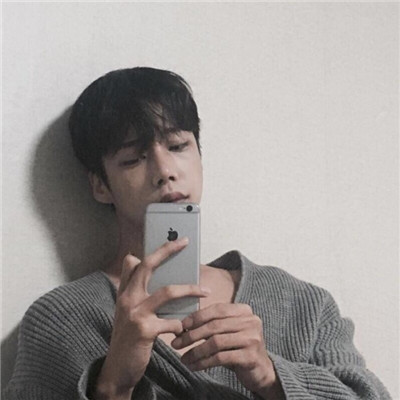 2018孤独颓废一个人的有些男生喜欢用女生的头像图片