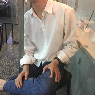 全身不露脸的颓废吸烟头像男生图片
