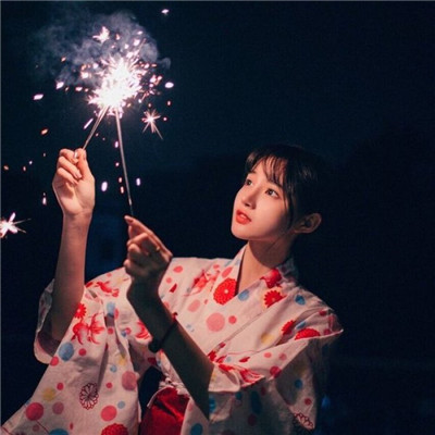 扣扣头像女生黑白伤感图片