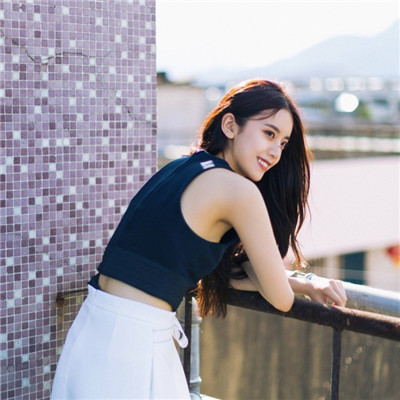 卷发女生侧脸头像女生图片