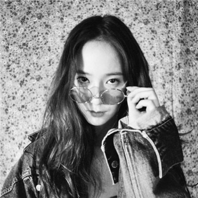 卷发女生侧脸头像女生图片