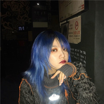 qq头像女生穿牛仔外套图片
