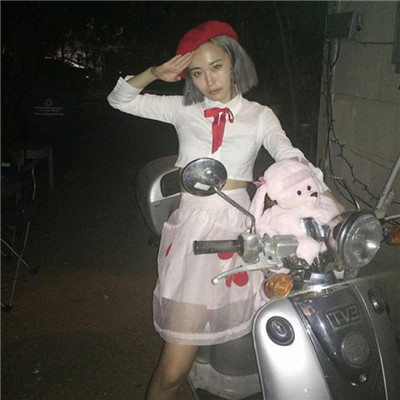 qq头像女生穿牛仔外套图片