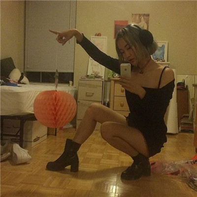 qq头像女生穿牛仔外套图片