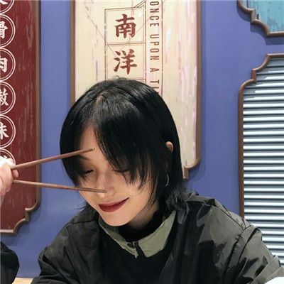 qq头像女生穿牛仔外套图片