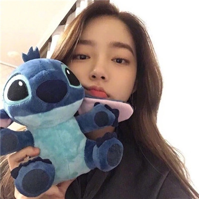 头顶摆v手势女生头像图片