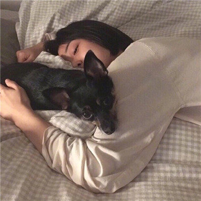 头顶摆v手势女生头像图片