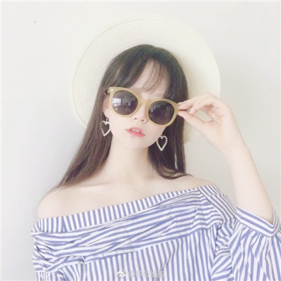 韩版短发女生头像高冷图片