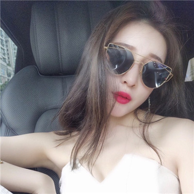 韩版短发女生头像高冷图片