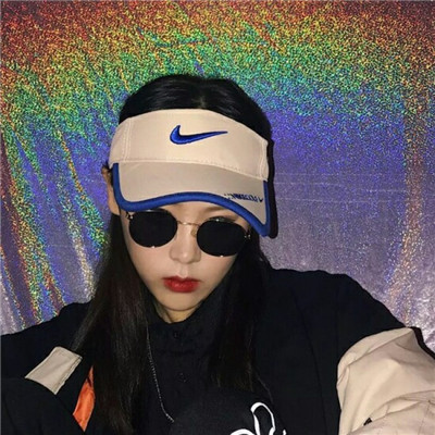 韩版短发女生头像高冷图片