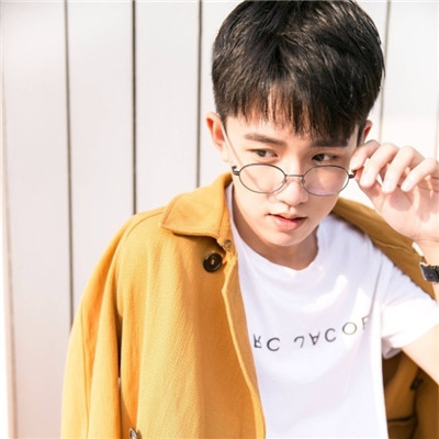 2018快手头像男生伤感头像头上有书图片