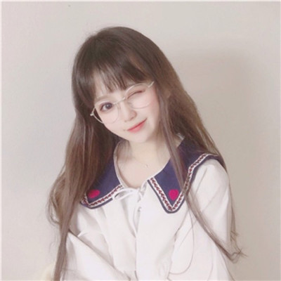 带眼镜的动漫女生头像图片