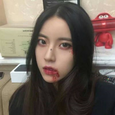 qq女生带字头像情侣图片