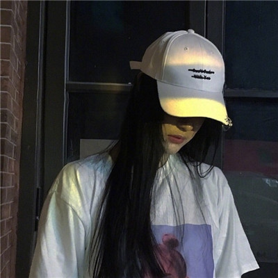 qq女生带字头像情侣图片