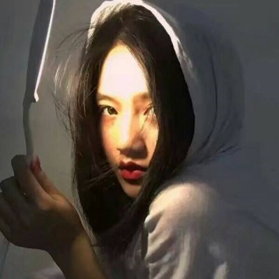 qq女生带字头像情侣图片