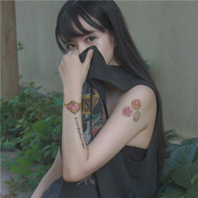 qq女生带字头像情侣图片