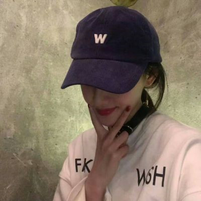 qq女生带字头像情侣图片