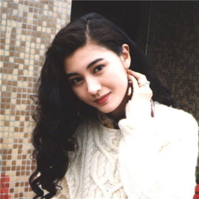 个性女生全身锁骨头像图片