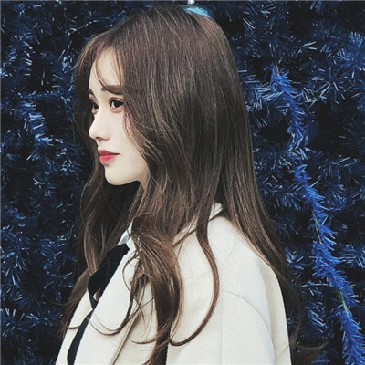 个性女生全身锁骨头像图片