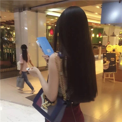 qq女生头像剪刀手戴帽图片