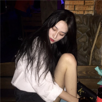 qq女生带字头像情侣图片
