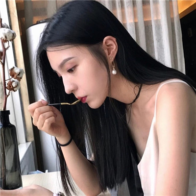 qq女生带字头像情侣图片