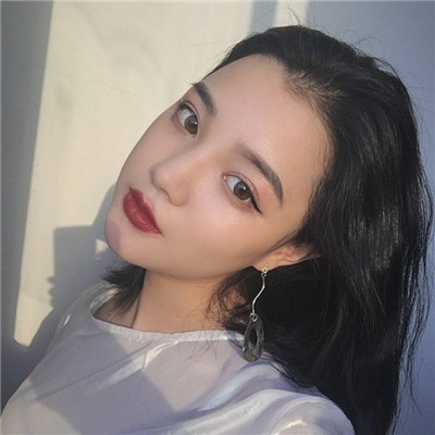 qq女生带字头像情侣图片