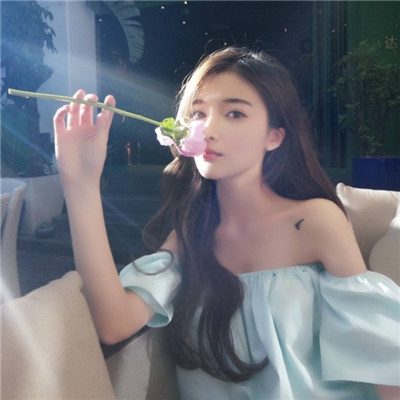 qq女生带字头像情侣图片