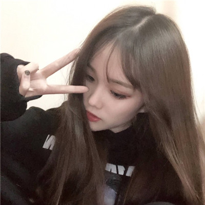 气质素描短发女生头像图片