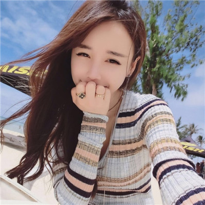 气质素描短发女生头像图片