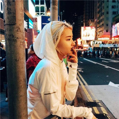 黑白动漫女生头像高清图片