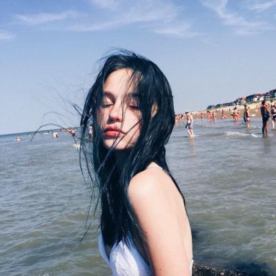 黑白动漫女生头像高清图片