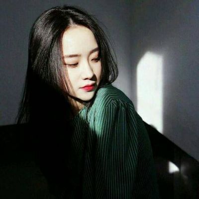 黑白动漫女生头像高清图片