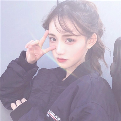 qq头像女生闺蜜3张图片