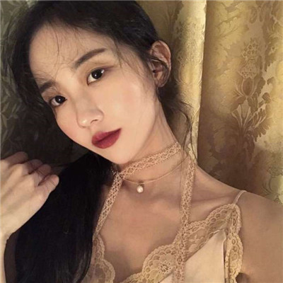 女生抽烟伤感带字头像图片