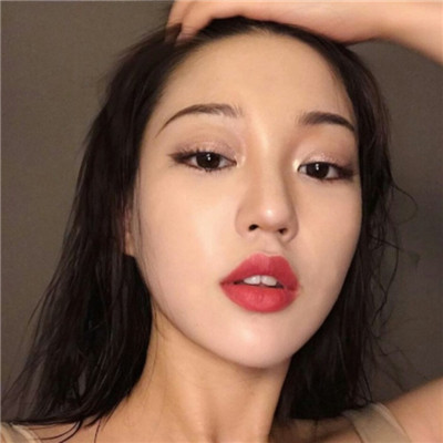 女生抽烟伤感带字头像图片