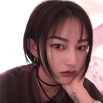 女生抽烟伤感带字头像图片