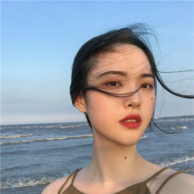 女生抽烟伤感带字头像图片