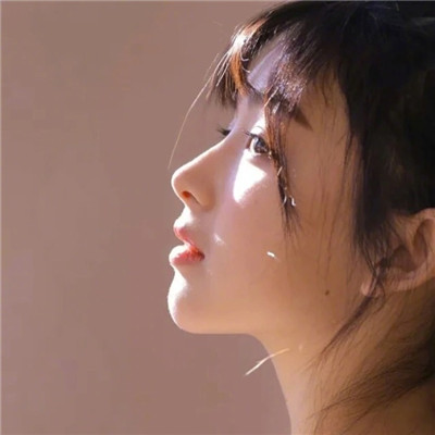 女生头像半身白色衣服图片