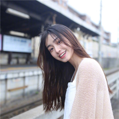 女生头像半身白色衣服图片