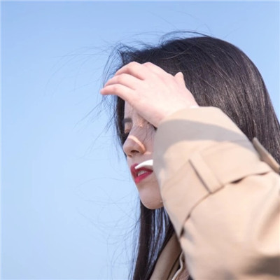 女生头像半身白色衣服图片