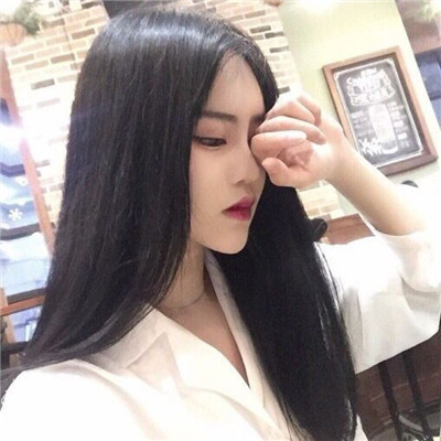 女生动漫黑白背影头像图片